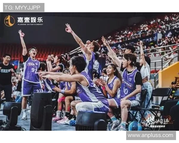 篮球明星亲密瞬间分享摸头照片展现温暖与友谊的独特魅力
